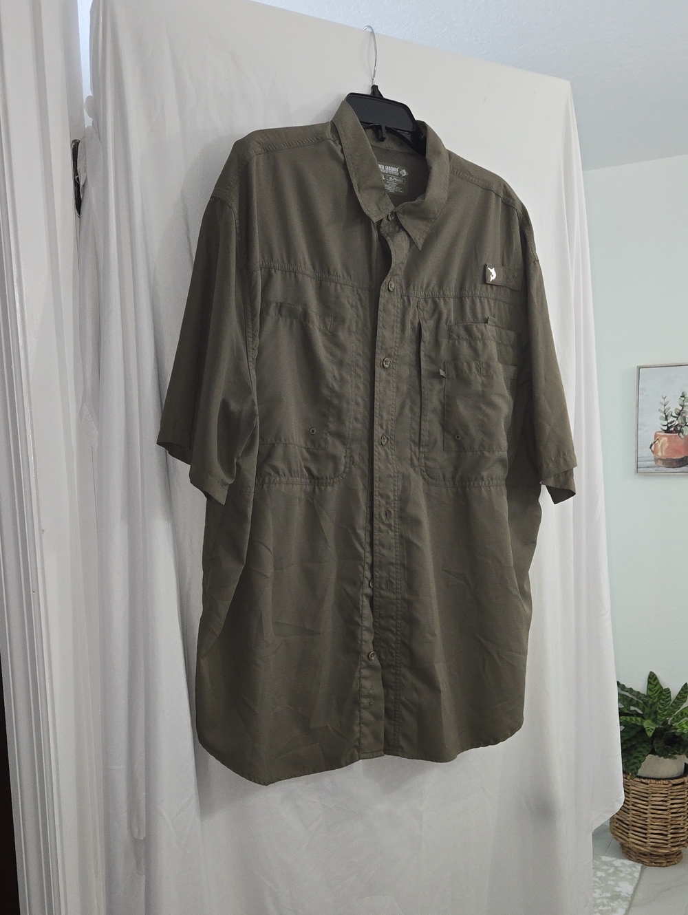 Reel Legends Men's Short Sleeve Button-Up Shirt in Olive Green/Khaki